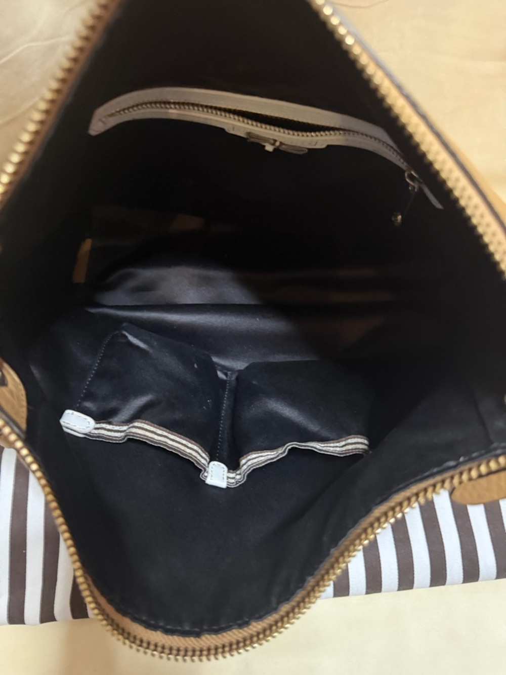 henri bendel tan pebbled leather shoulder bag - Picture 3 of 7